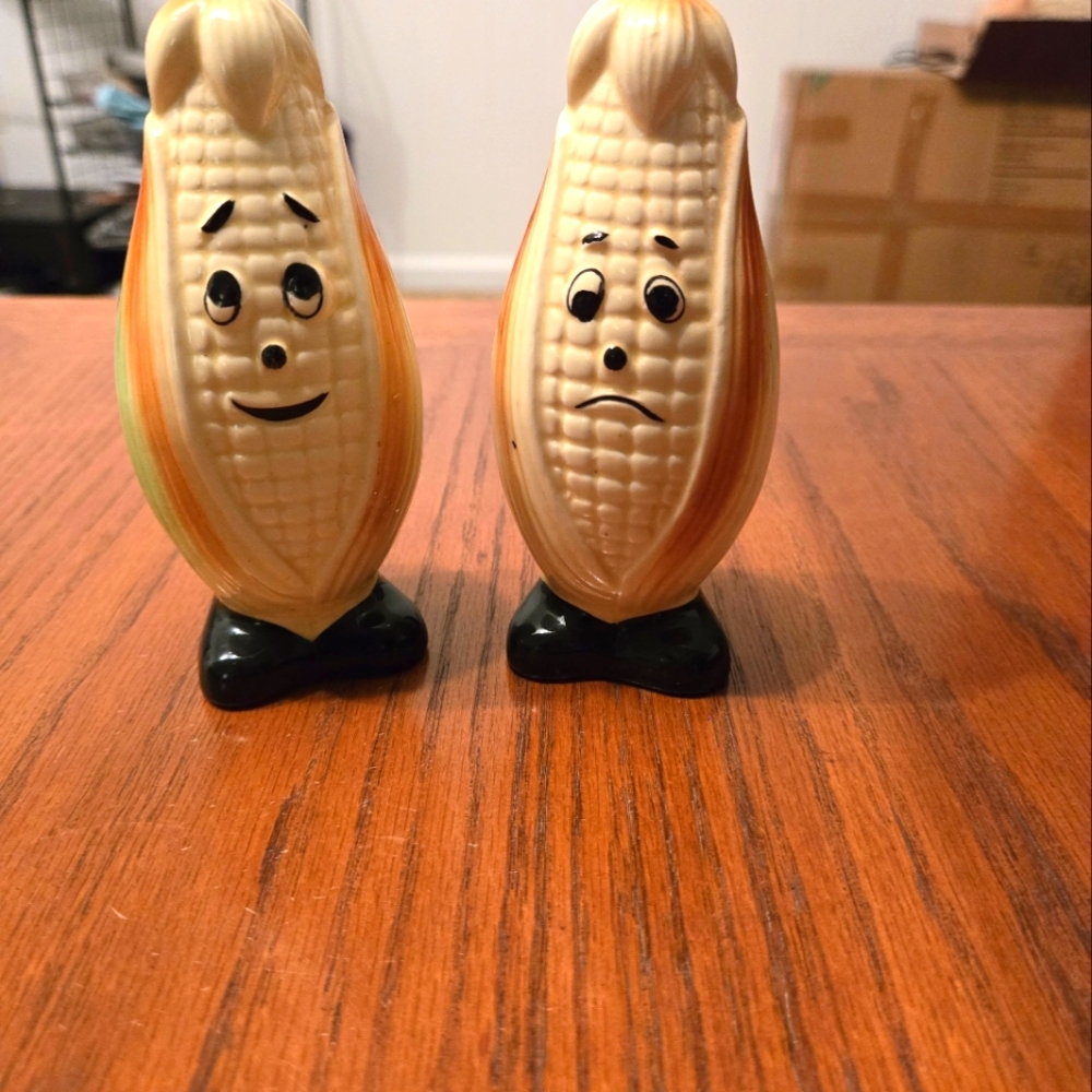 Vintage Corn Cob Faces Salt & Pepper Shakers